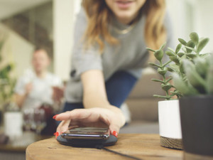 wireless smartphone charger