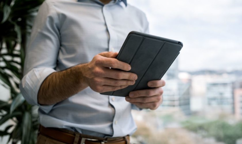 Man Reading with Scribd