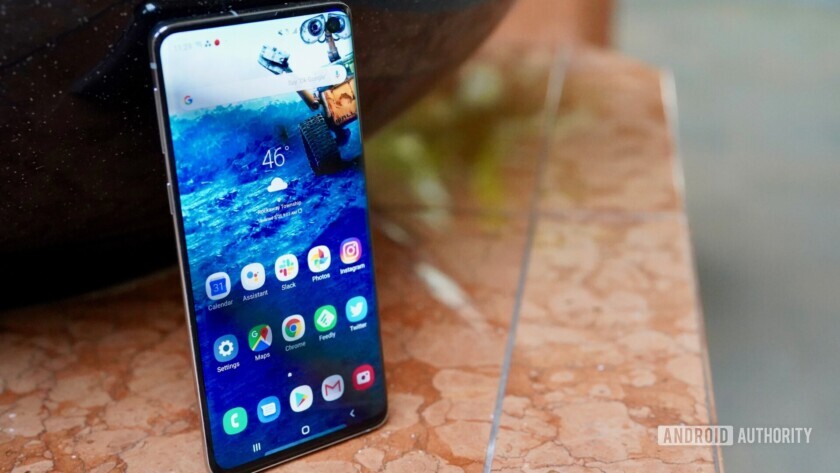 Samsung Galaxy S10 left profile