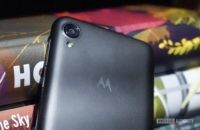 Motorola Moto E6 hands on camera closeup