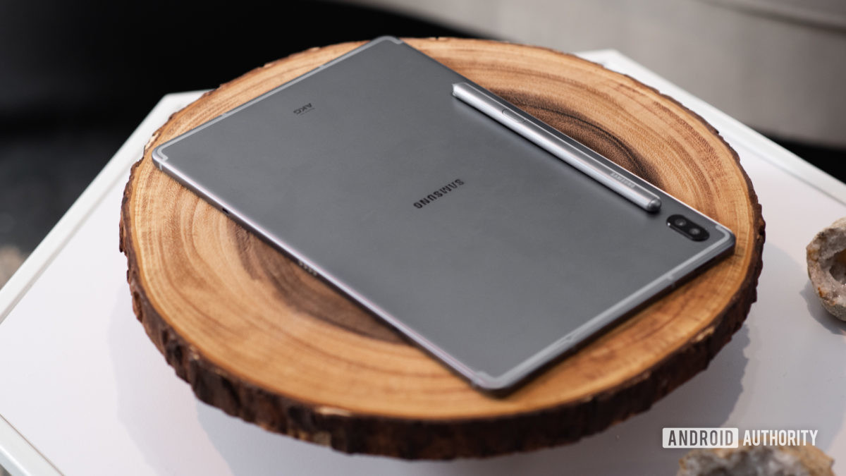 Samsung Galaxy Tab S6 on table with S Pen 2 Samsung Galaxy Tab S6 on table with S Pen 2