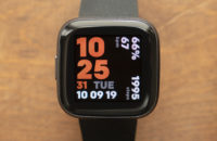 fitbit versa 2 review display watch face 3