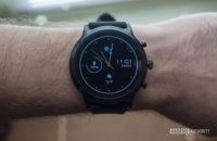 fossil gen 5 smartwatch review on wrist watch face display 2