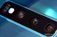 Samsung Galaxy S10 camera lenses close up