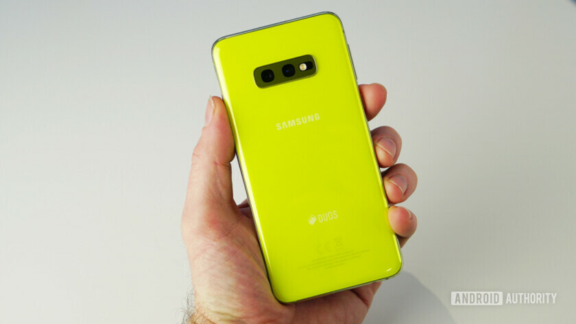 Samsung Galaxy S10e in hand back Samsung Galaxy S10e in hand back