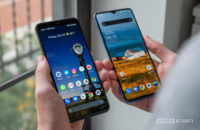 Google Pixel 4 XL vs OnePlus 7T home screen in hand