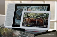 Google Home Hub vs Lenovo Smart Display front size