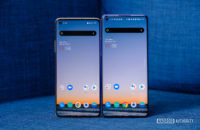 OnePlus 8 Pro vs OnePlus 8 screens