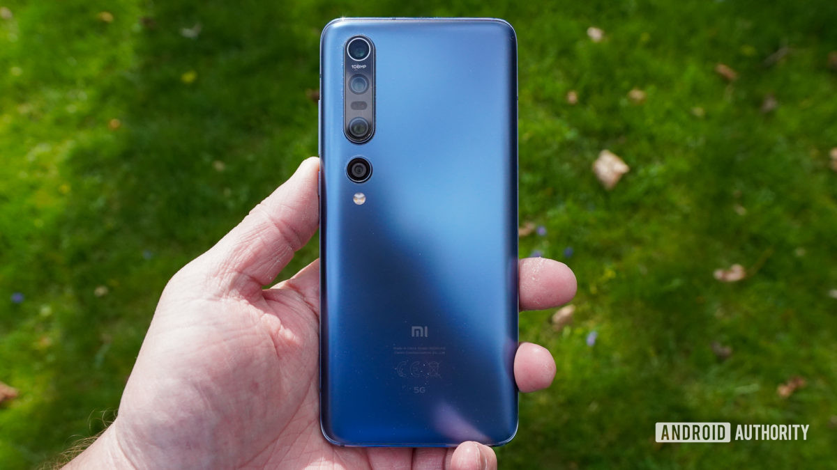 Xiaomi Mi 10 Pro with grass Xiaomi Mi 10 Pro with grass