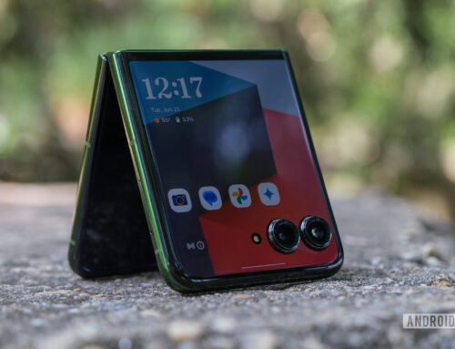 Get a Motorola Razr Plus 2024, a smartwatch, and earbuds for just $700!