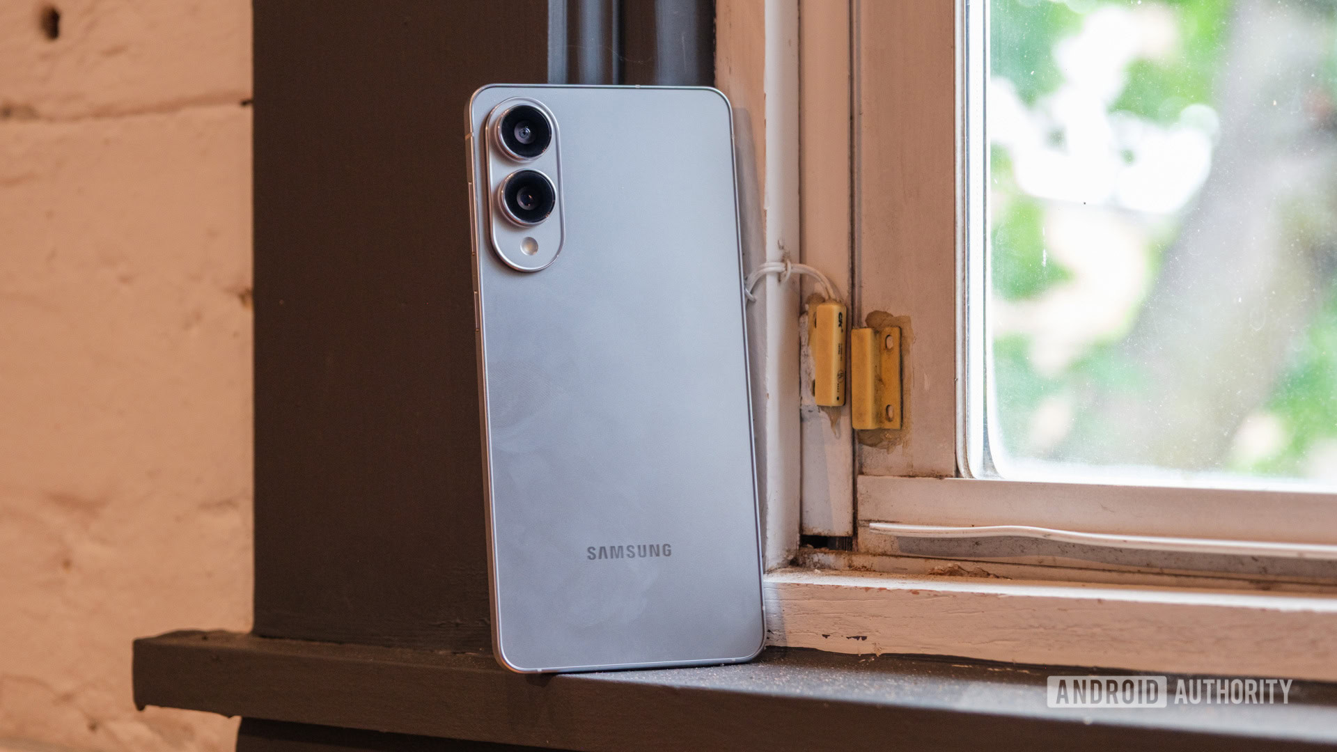 Catch a massive $490 discount on the Samsung Galaxy S25 Edge with 512GB